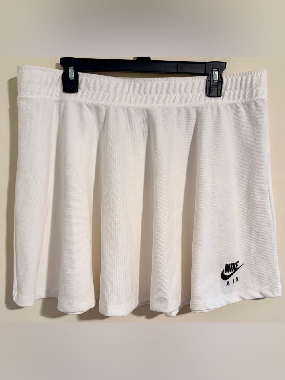 NWT Women’s Sz XL Nike Air Standard Fit White Athletic Skirt w Embroidered Logo